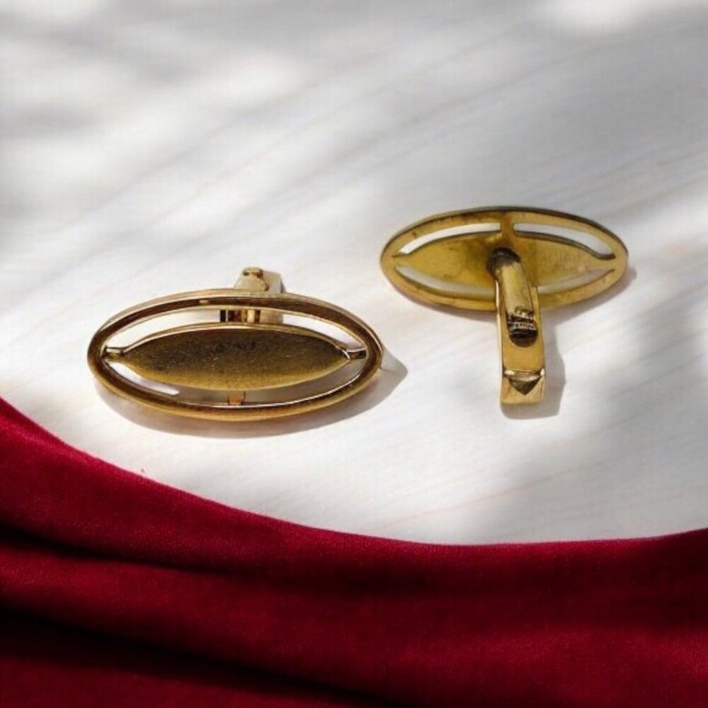 Swank Mens Fashion Cufflinks Oval Gold Quiet Luxury Old Money Career Business